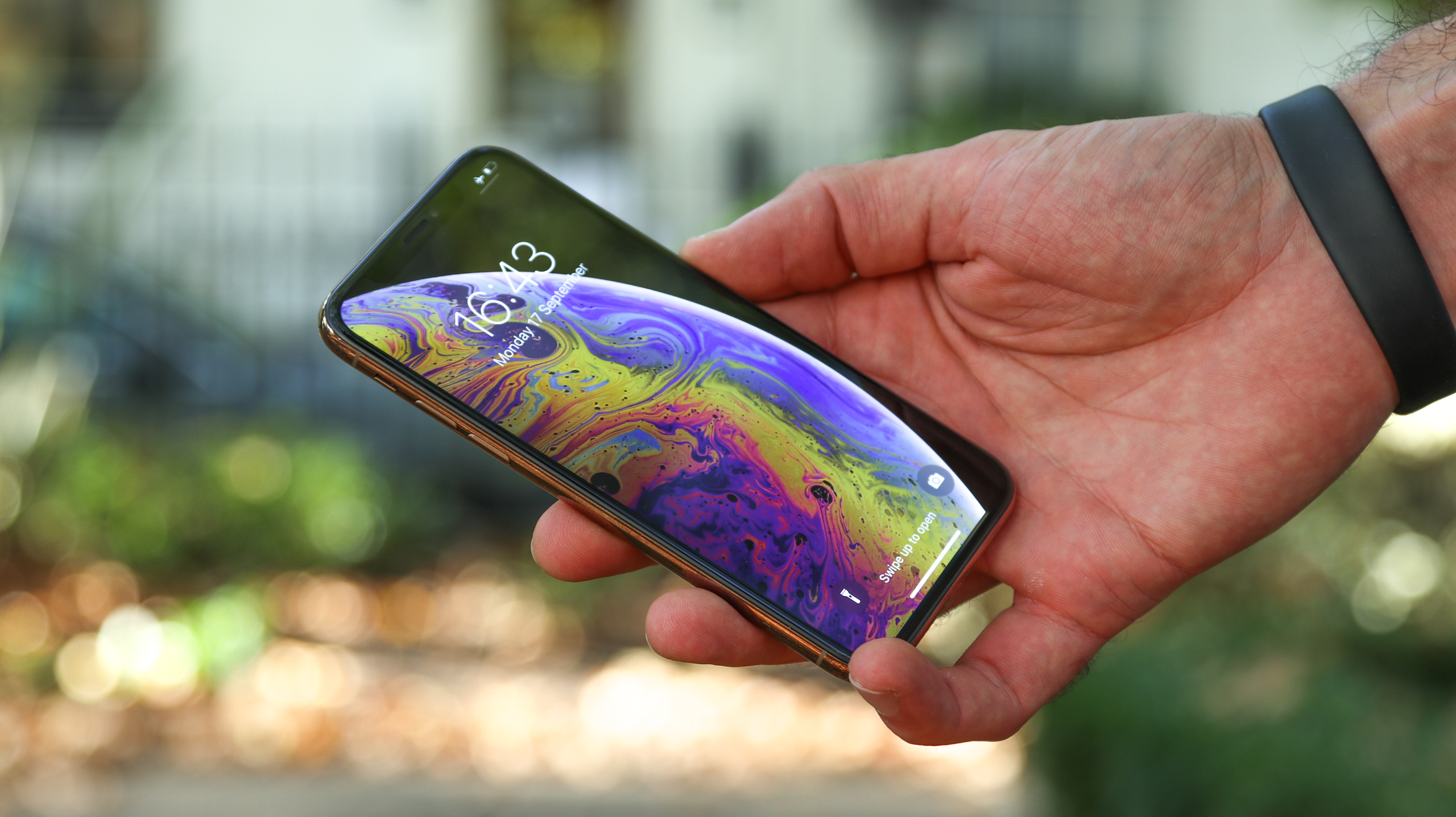 iPhone XS SIM free deal